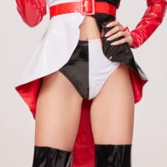 Black and White Highwaisted Booty Short - Picture 3 of 11